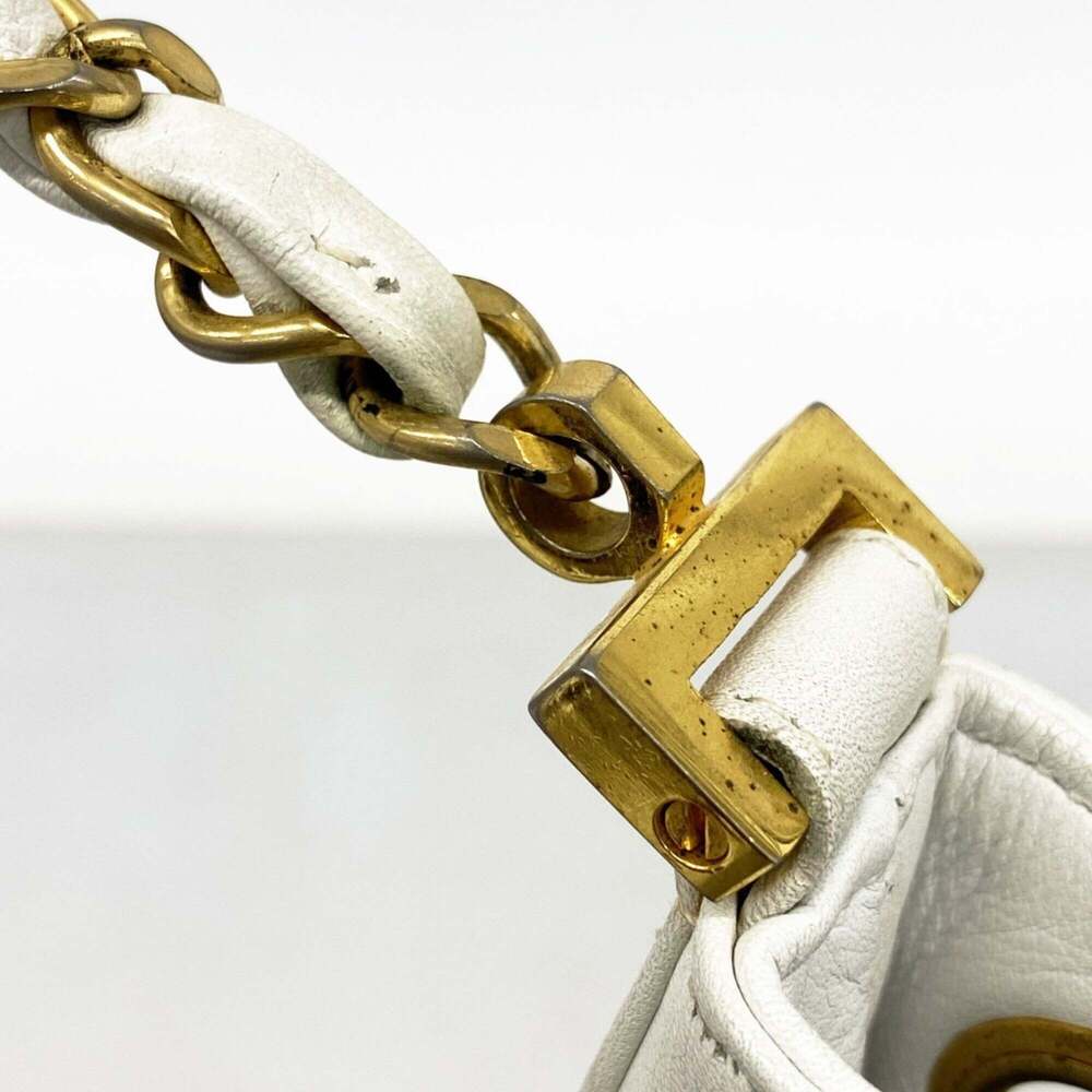 CHANEL White Leather Shoulder Bag - Picture 12 of 15